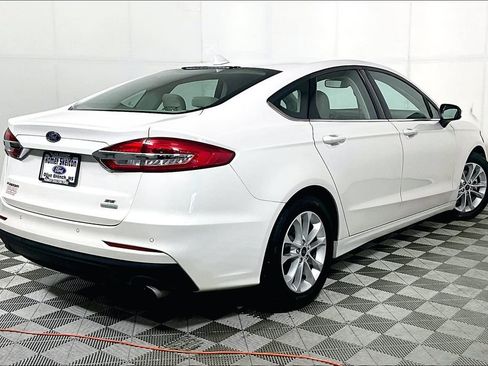Used 2020 Ford Fusion SE image 12