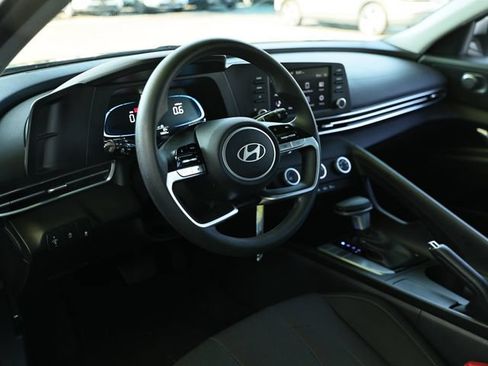 Used 2026 Hyundai Elantra SE FWD image 18