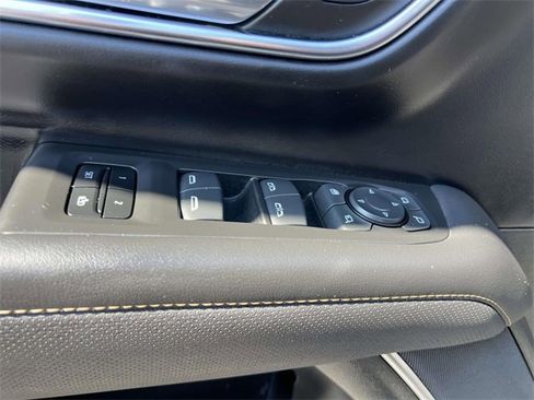 Used 2023 GMC Yukon XL AT4 w/ AT4 Premium Plus Package image 17