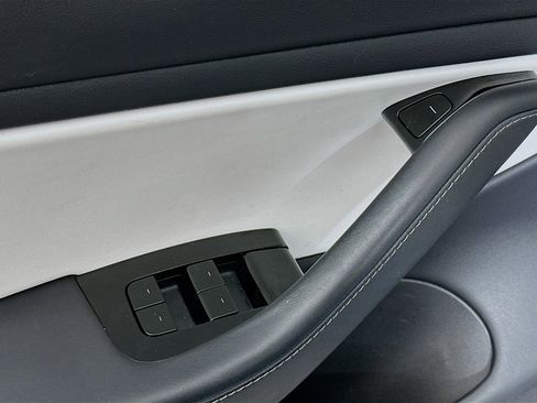 Used 2020 Tesla Model 3 Standard Range Plus image 15