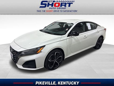 Used 2023 Nissan Altima 2.5 SR AWD/4WD image 1