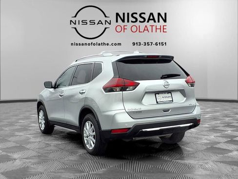 Used 2020 Nissan Rogue SV image 3