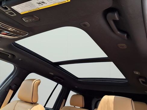 New 2025 Jeep Grand Cherokee Summit image 9