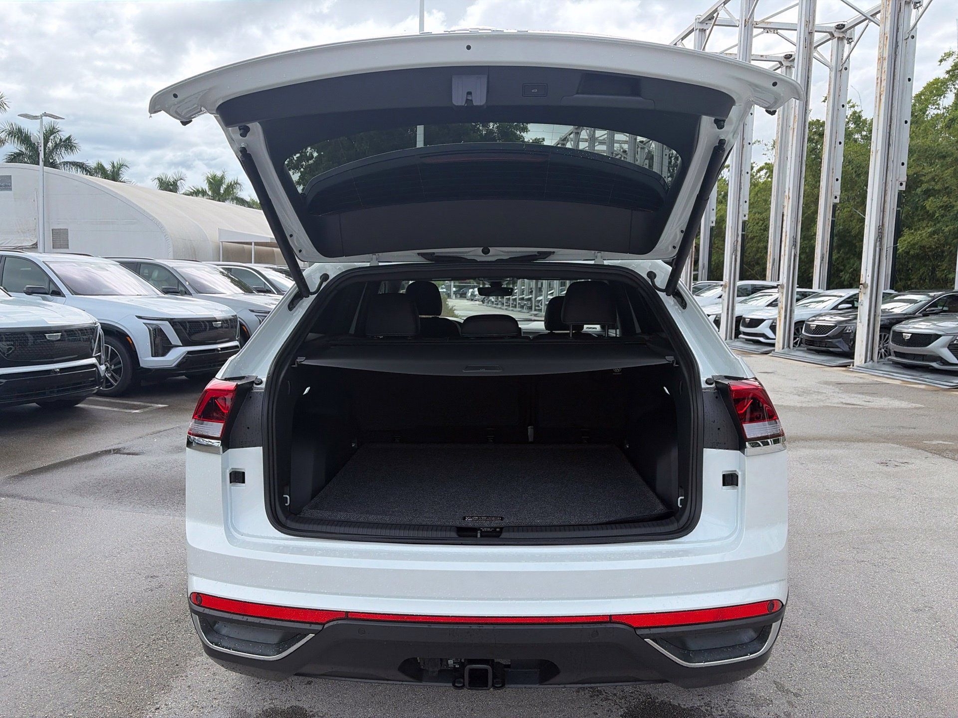 Used 2026 Volkswagen Atlas Cross Sport SE FWD image 6