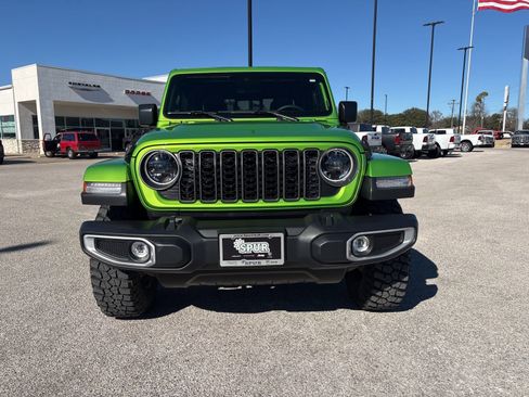 Used 2025 Jeep Gladiator Sport image 18