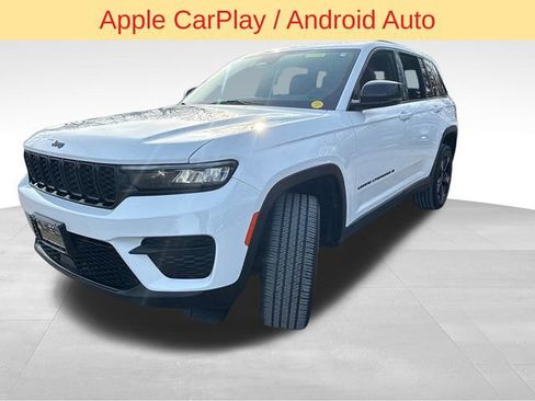 Used 2023 Jeep Grand Cherokee Altitude AWD/4WD image 4