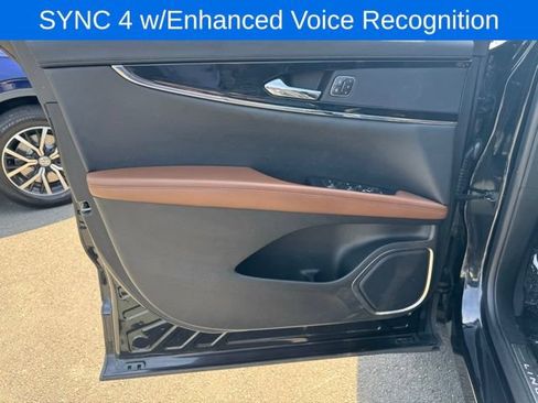 Certified 2022 Lincoln Nautilus Reserve AWD/4WD image 11