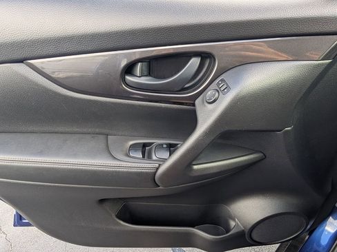 Used 2019 Nissan Rogue S image 31