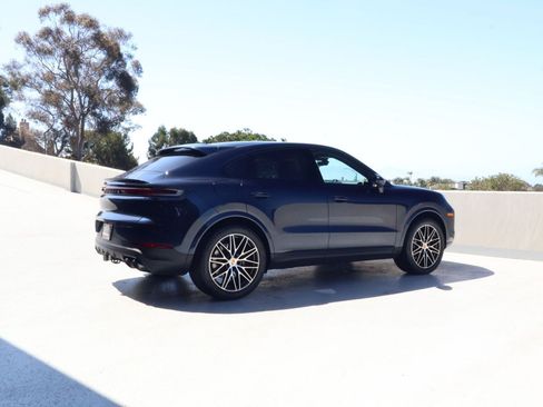 Certified 2024 Porsche Cayenne Coupe AWD/4WD image 8