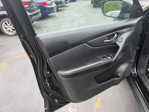 Used 2016 Nissan Rogue SV w/ SV Premium Package FWD image 8