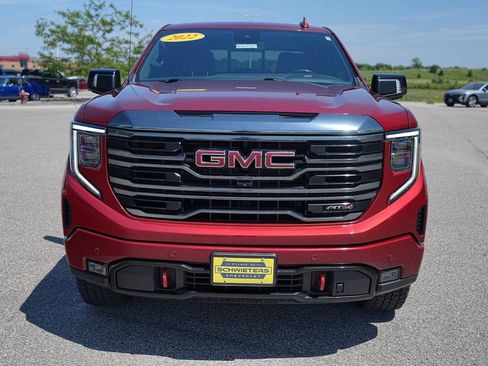 Used 2023 GMC Sierra 1500 AT4 w/ AT4 Preferred Package AWD/4WD image 2