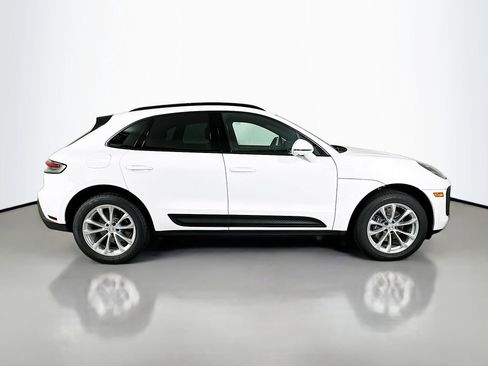 Used 2025 Porsche Macan image 8
