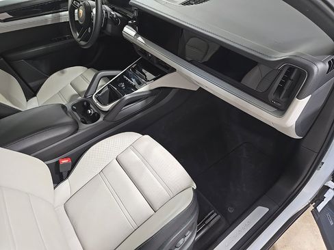 Used 2024 Porsche Cayenne image 21
