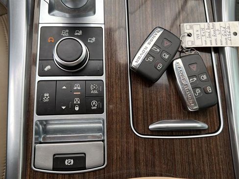 Used 2015 Land Rover Range Rover Sport HSE image 28