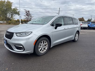 Used 2024 Chrysler Pacifica Touring-L