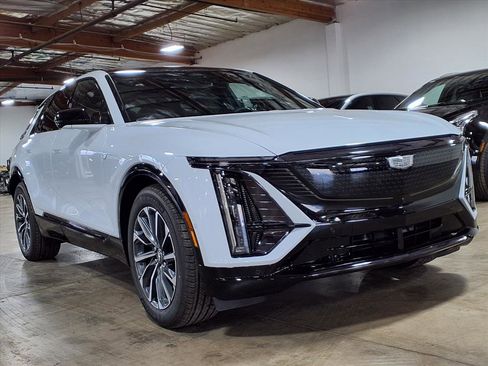 Used 2026 Cadillac Lyriq Sport image 3