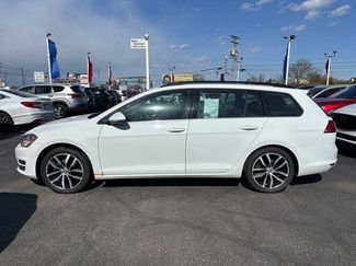 Used 2016 Volkswagen Golf SportWagen FWD video 4