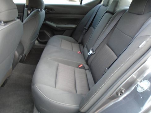 Used 2024 Nissan Altima 2.5 SV FWD image 10