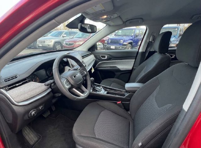 Used 2025 Jeep Compass Sport AWD/4WD image 6