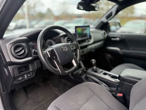 Used 2018 Toyota Tacoma TRD Sport image 15