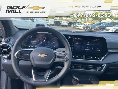 Used 2026 Chevrolet Equinox LT AWD/4WD image 16