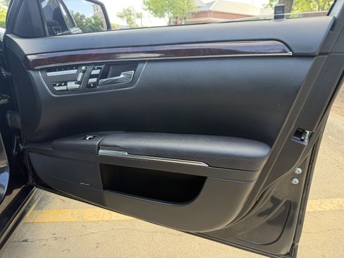 Used 2011 Mercedes-Benz S 550 image 9