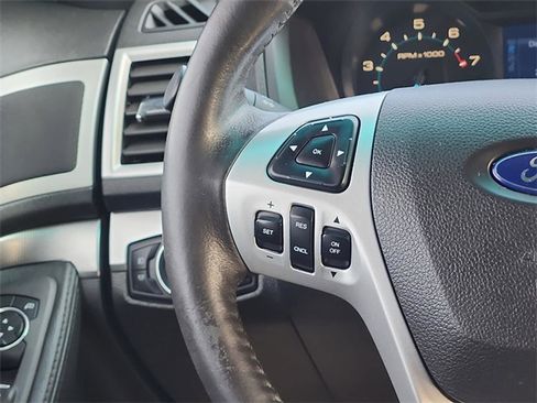 Used 2015 Ford Explorer XLT image 14