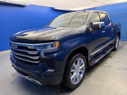 Used 2023 Chevrolet Silverado 1500 High Country w/ High Country Premium Package image 4