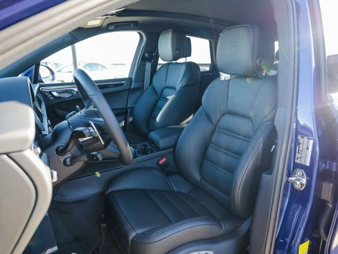 Certified 2026 Porsche Macan S AWD/4WD image 5