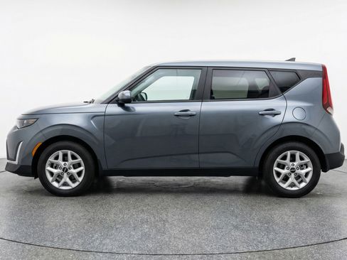 Used 2025 Kia Soul LX w/ LX Technology Package FWD image 5