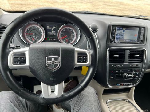 Used 2011 Dodge Grand Caravan Crew w/ Entertainment Group 1 image 27