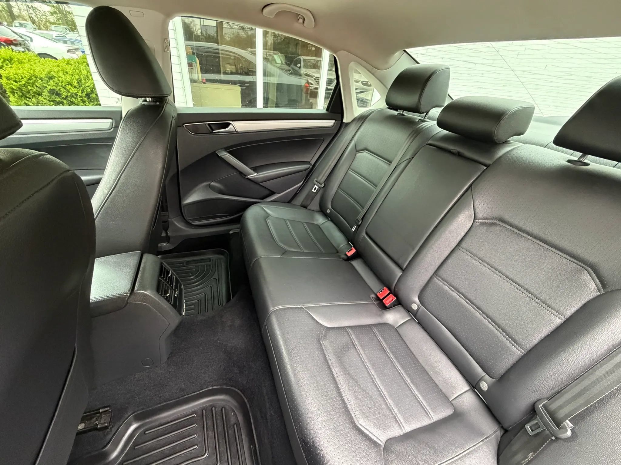 Used 2019 Volkswagen Passat 2.0T Wolfsburg FWD image 18