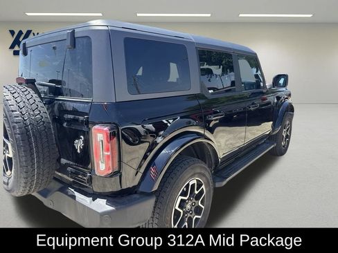 Used 2024 Ford Bronco Outer Banks AWD/4WD image 2