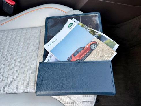 Used 2019 Land Rover Discovery HSE AWD/4WD image 46