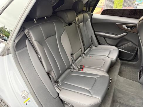 Used 2019 Audi Q8 Premium Plus w/ Premium Plus AWD/4WD image 39