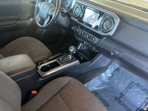 Certified 2018 Toyota Tacoma TRD Sport image 18