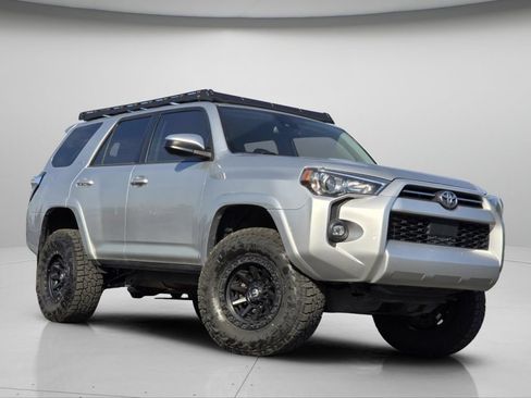 Used 2022 Toyota 4Runner SR5 AWD/4WD image 2