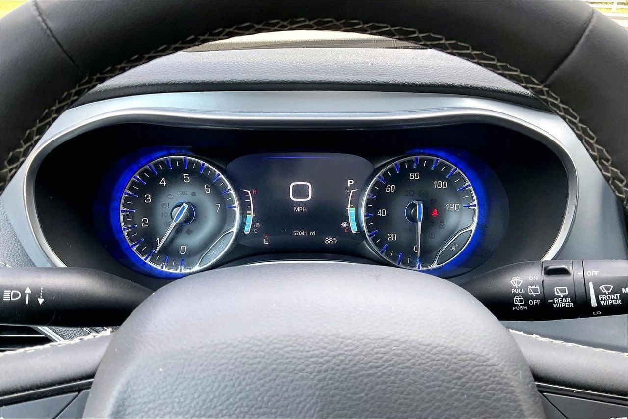 Used 2025 Chrysler Pacifica Limited FWD image 10