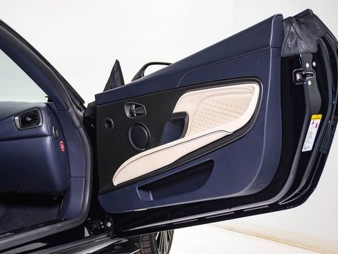Used 2022 Aston Martin DBS Superleggera Volante RWD image 21