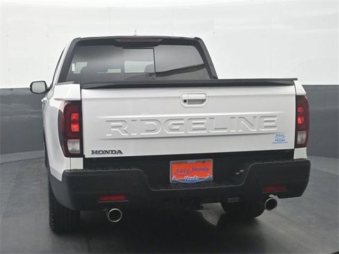 Used 2025 Honda Ridgeline Black Edition image 6