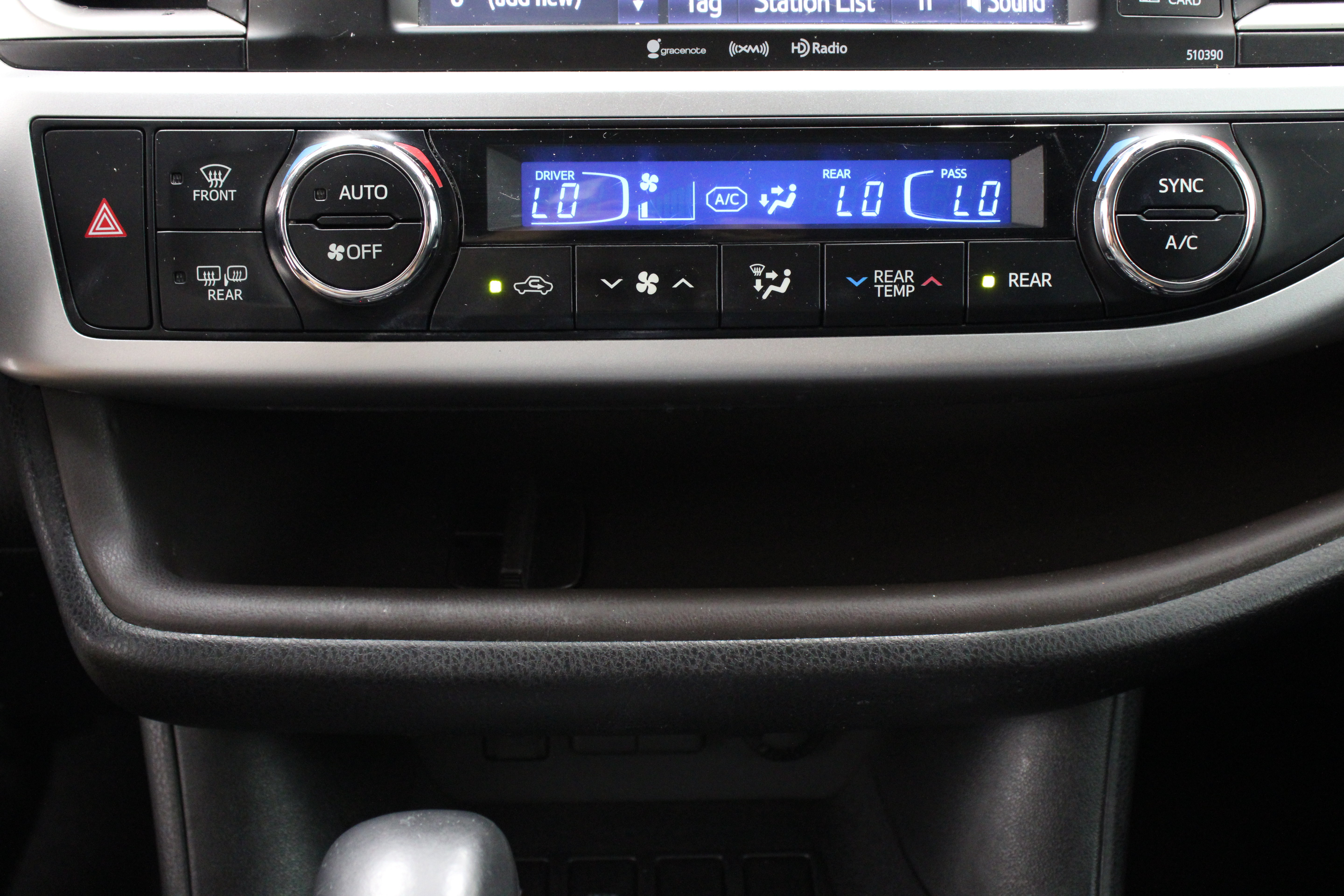 Used 2019 Toyota Highlander XLE FWD image 20