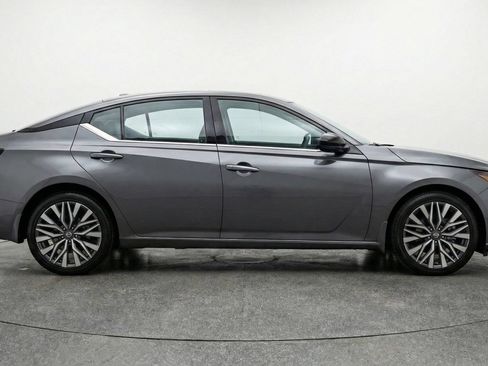 Used 2026 Nissan Altima 2.5 SV FWD image 9