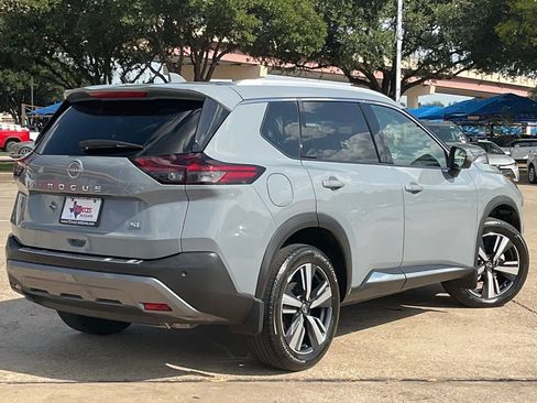 Used 2023 Nissan Rogue SL FWD image 4