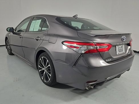 Used 2019 Toyota Camry SE image 5