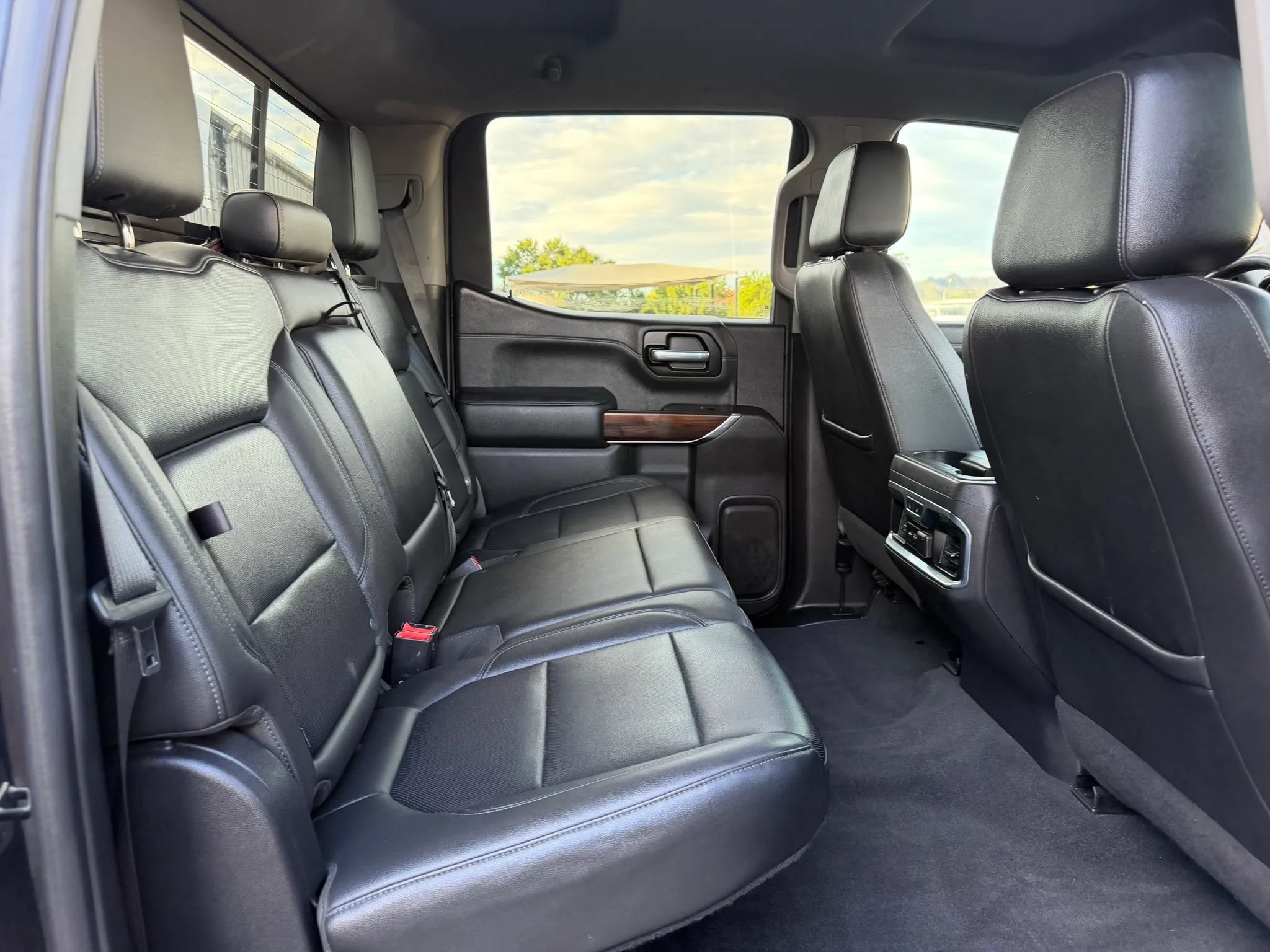 Used 2020 GMC Sierra 1500 SLT RWD image 21