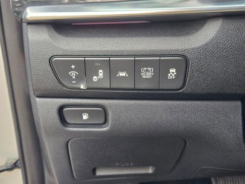 Used 2020 Kia Niro LXS image 19