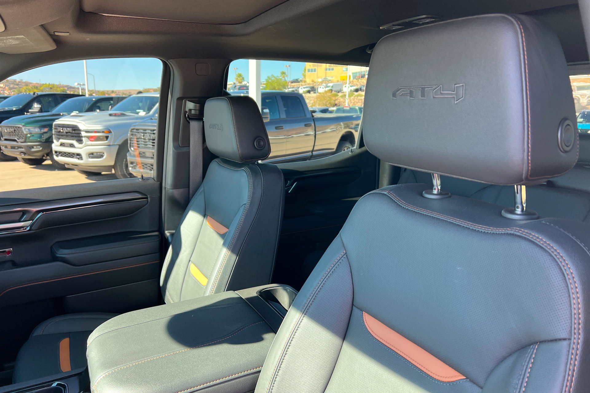 Used 2023 GMC Sierra 1500 AT4 w/ AT4 Premium Package AWD/4WD image 17
