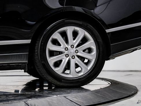 Used 2017 Land Rover Range Rover HSE image 91