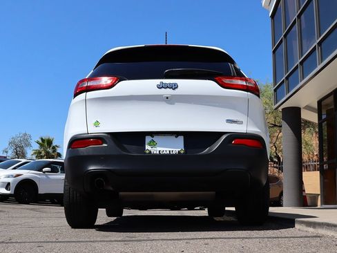 Used 2018 Jeep Cherokee Latitude FWD image 12