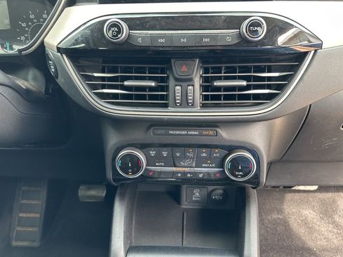 Used 2022 Ford Escape SEL image 18